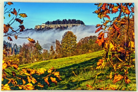 Auf Leinwand: Herbstlicher Festungsblick