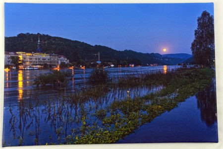 Auf Leinwand: Vollmond und Hochwasser bei Bad Schandau