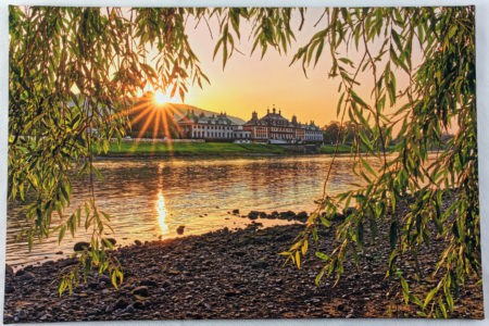 Auf Leinwand: Sonnenaufgang am Schloss Pillnitz